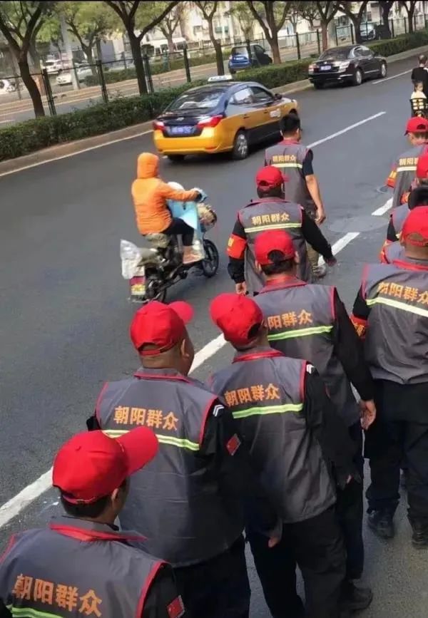 小姐姐?睡過站了，要不要叫醒她？插圖7