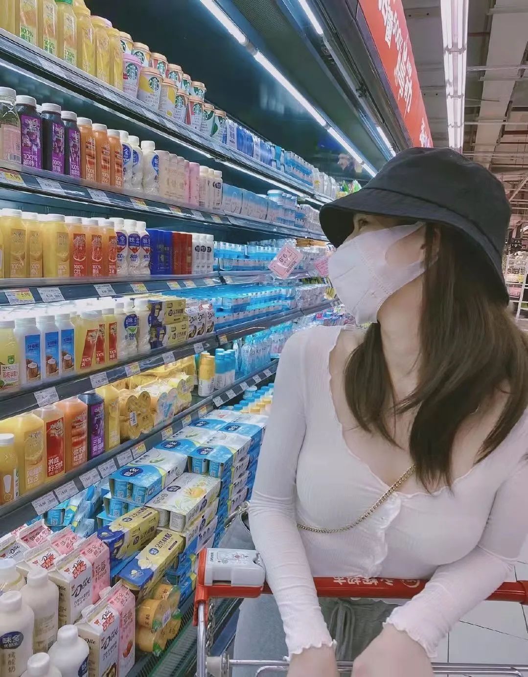 小姐姐?睡過站了，要不要叫醒她？插圖8