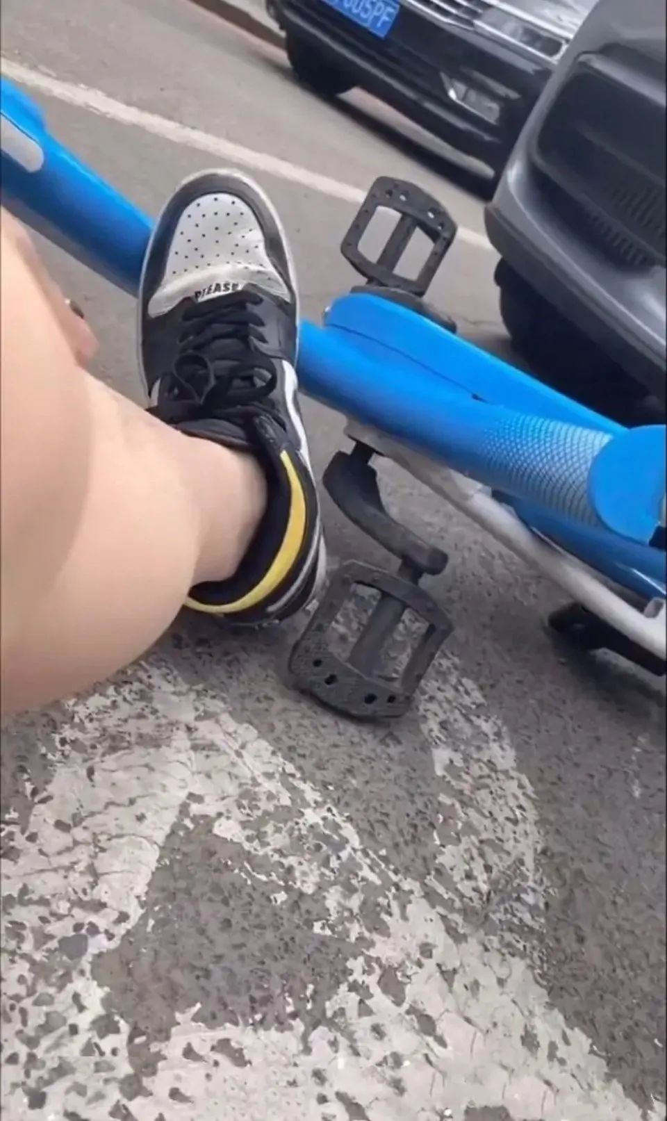 小姐姐?睡過站了，要不要叫醒她？插圖27