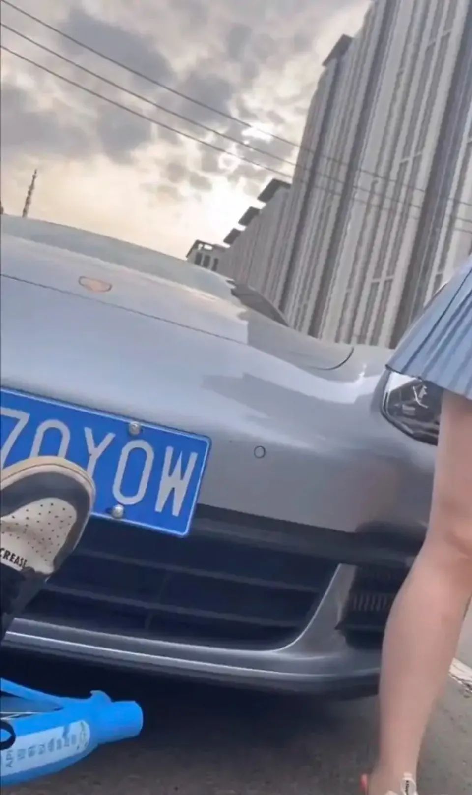 小姐姐?睡過站了，要不要叫醒她？插圖28