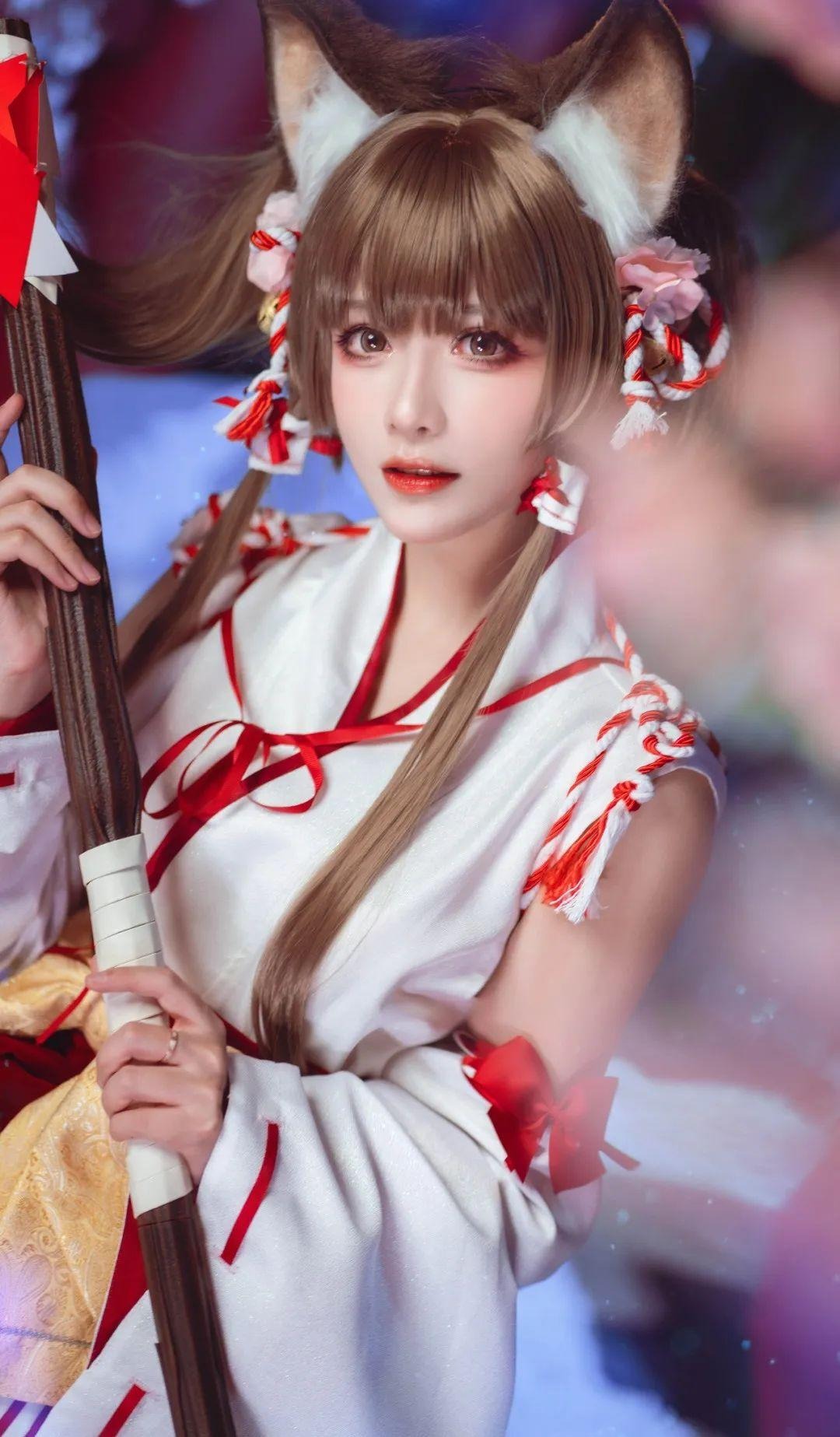 優(yōu)莉娜，俏皮的巫女《盾之勇者成名錄：浪潮》插圖