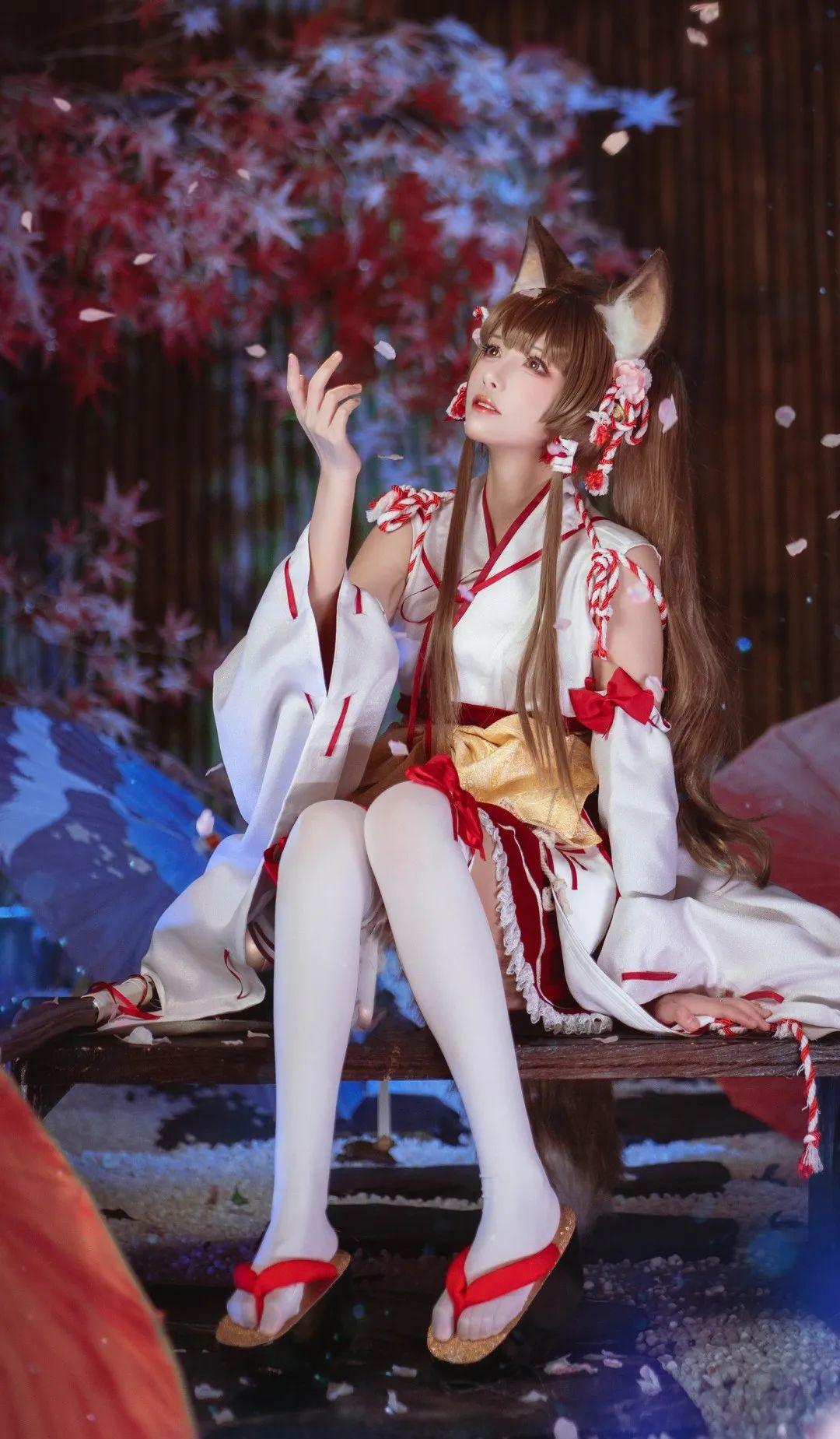 優(yōu)莉娜，俏皮的巫女《盾之勇者成名錄：浪潮》插圖2